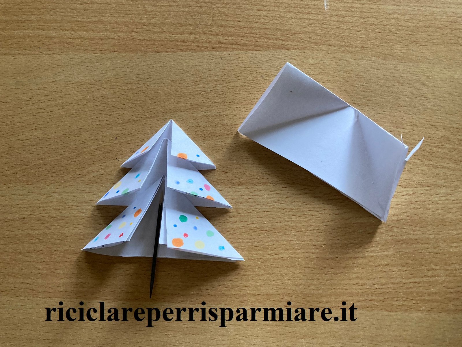 Albero con carta